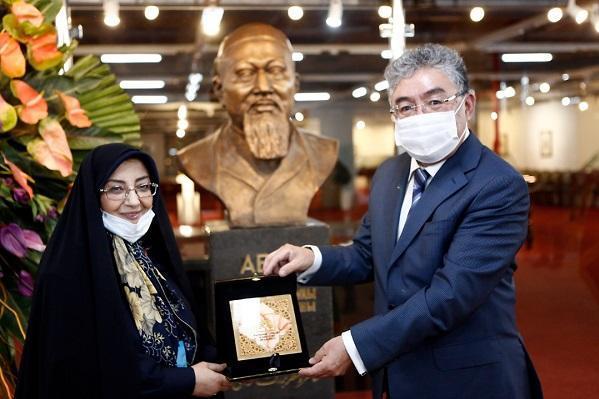 تندیس آبای شاعر قزاقستانی در موزه کتاب و میراث مستند کتابخانه ملی ایران جانمایی شد